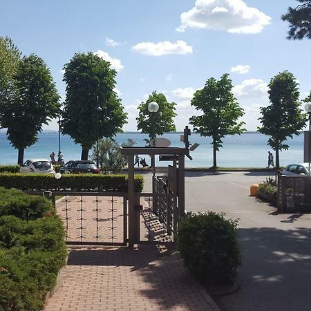 Le Rive Apartment Desenzano del Garda Bagian luar foto