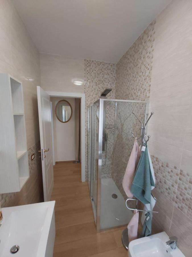 Le Rive Apartment Desenzano del Garda Bagian luar foto