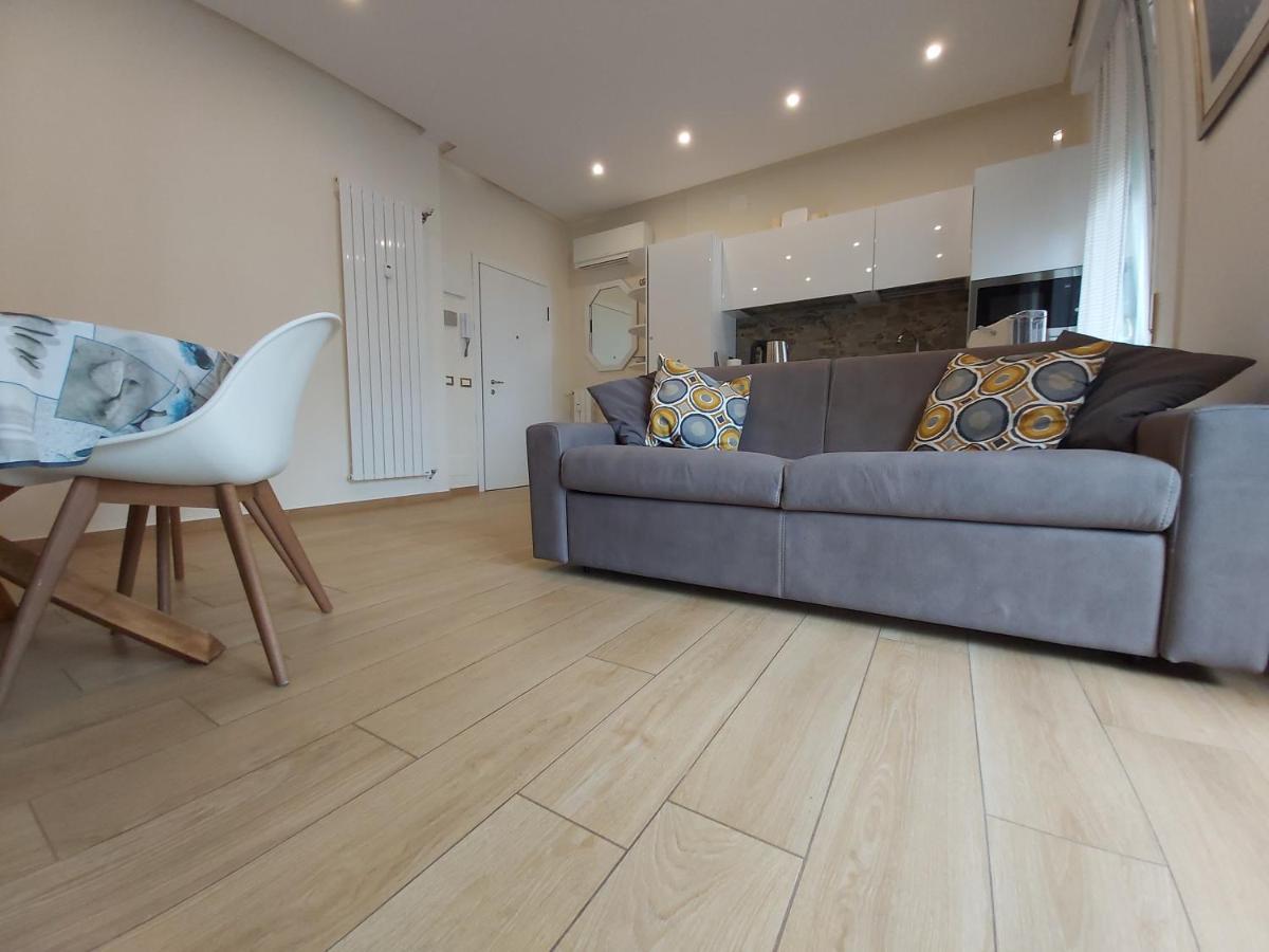 Le Rive Apartment Desenzano del Garda Bagian luar foto