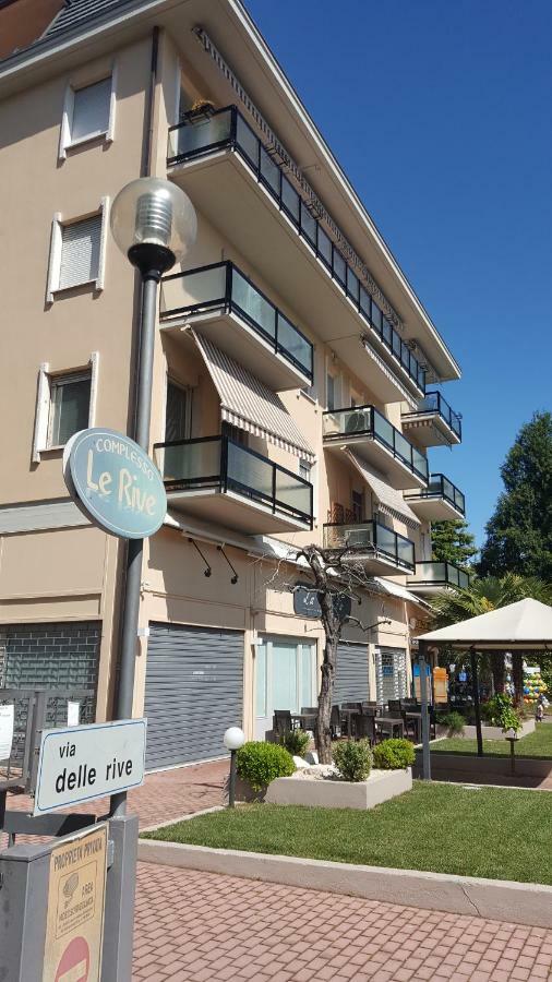 Le Rive Apartment Desenzano del Garda Bagian luar foto
