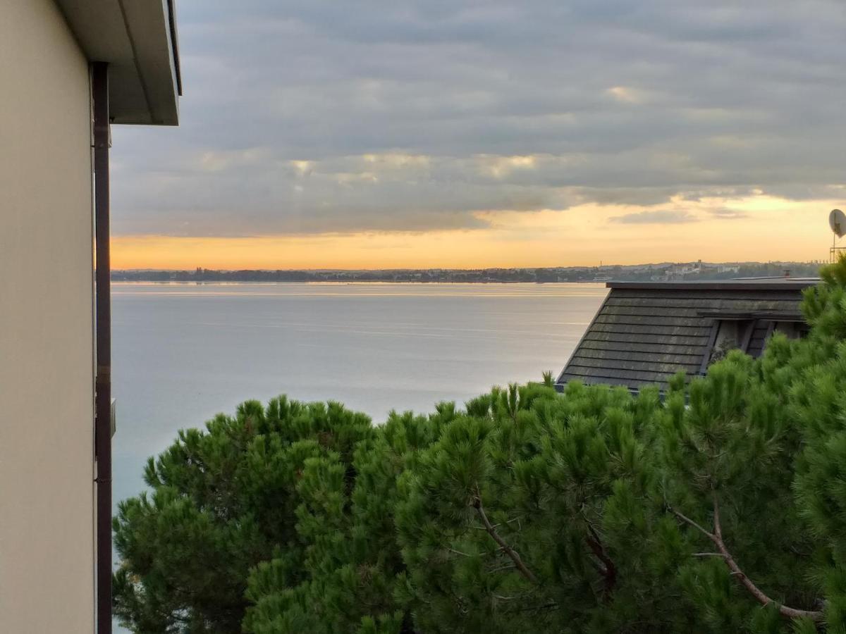 Le Rive Apartment Desenzano del Garda Bagian luar foto